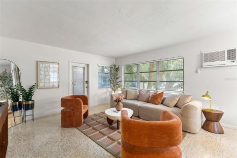 Apartment in Saint Petersburg, Florida 2 bedrooms, 111.48 sq.m. № 2394293 - photo 2