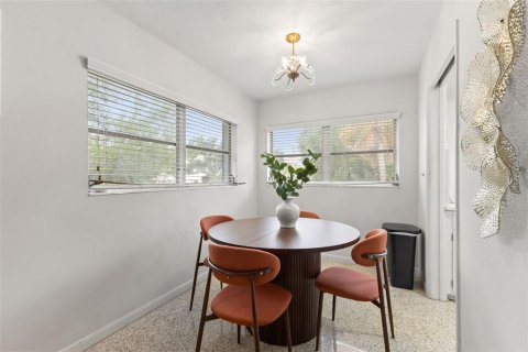Apartment in Saint Petersburg, Florida 2 bedrooms, 111.48 sq.m. № 2394293 - photo 9