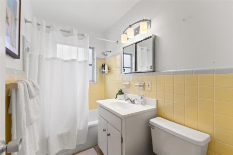 Apartment in Saint Petersburg, Florida 2 bedrooms, 111.48 sq.m. № 2394293 - photo 18