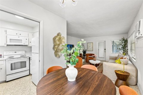 Apartment in Saint Petersburg, Florida 2 bedrooms, 111.48 sq.m. № 2394293 - photo 10
