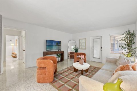 Apartment in Saint Petersburg, Florida 2 bedrooms, 111.48 sq.m. № 2394293 - photo 7