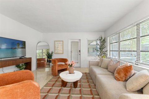 Apartment in Saint Petersburg, Florida 2 bedrooms, 111.48 sq.m. № 2394293 - photo 6