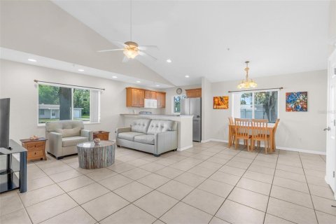 Villa ou maison à vendre à New Smyrna Beach, Floride: 2 chambres, 77.85 m2 № 2197455 - photo 6