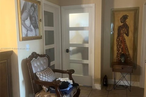Villa ou maison à vendre à Miami Gardens, Floride: 2 chambres № 2081492 - photo 3