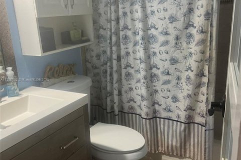 Villa ou maison à vendre à Miami Gardens, Floride: 2 chambres № 2081492 - photo 7
