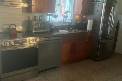 Villa ou maison à vendre à Miami Gardens, Floride: 2 chambres № 2081492 - photo 5