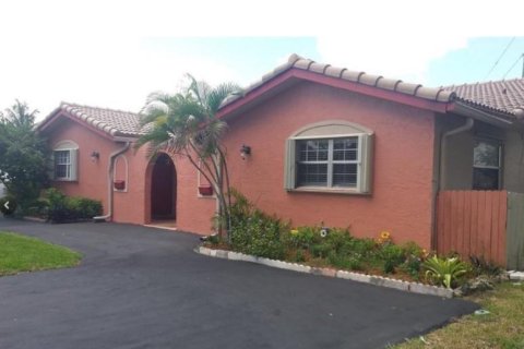 Commercial property in Coral Springs, Florida 268.3 sq.m. № 1159622 - photo 1