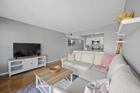 Condominio en venta en Palm Beach Gardens, Florida, 2 dormitorios, 71.53 m2 № 2263248 - foto 6