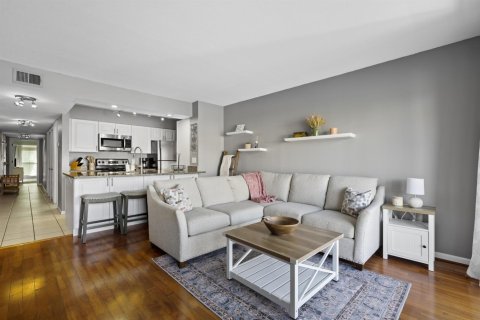 Condominio en venta en Palm Beach Gardens, Florida, 2 dormitorios, 71.53 m2 № 2263248 - foto 8
