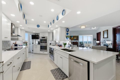 Copropriété à vendre à Hutchinson Island South, Floride: 4 chambres, 293.94 m2 № 2077878 - photo 2