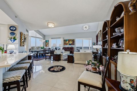 Copropriété à vendre à Hutchinson Island South, Floride: 4 chambres, 293.94 m2 № 2077878 - photo 14