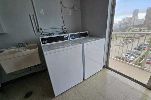 Apartamento en alquiler en Hallandale Beach, Florida, 2 dormitorios, 115.2 m2 № 2054453 - foto 16