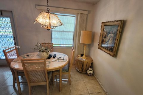 Condo in Deerfield Beach, Florida, 2 bedrooms № 1993988 - photo 4