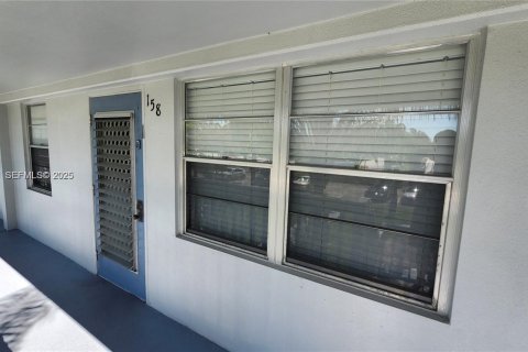 Condo in Deerfield Beach, Florida, 2 bedrooms № 1993988 - photo 3