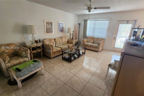 Condo in Deerfield Beach, Florida, 2 bedrooms № 1993988 - photo 12