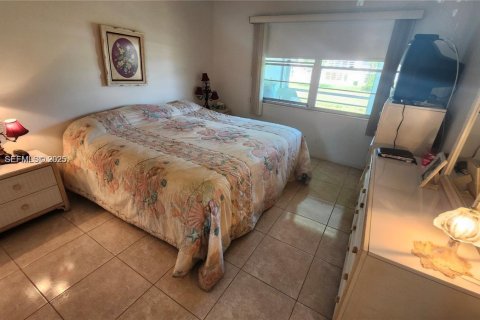 Condo in Deerfield Beach, Florida, 2 bedrooms № 1993988 - photo 15