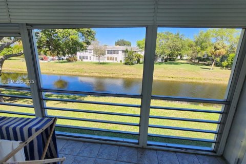 Condo in Deerfield Beach, Florida, 2 bedrooms № 1993988 - photo 18