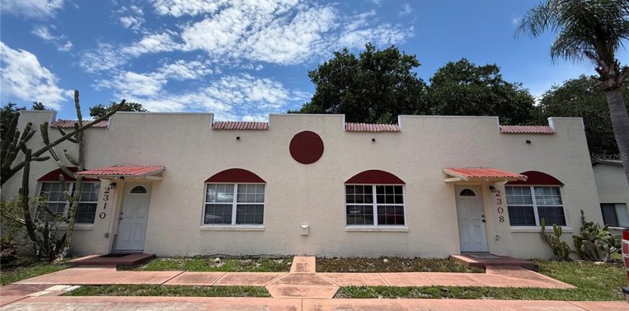 Duplex in Edgewater, Florida 2 bedrooms, 189.52 sq.m. № 2224772