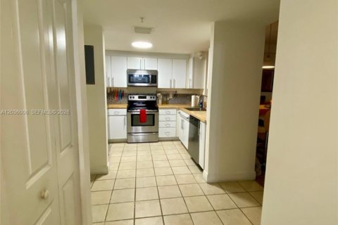 Condo in Miami, Florida, 1 bedroom  № 2086907 - photo 10
