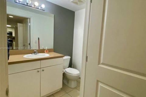 Condo in Miami, Florida, 1 bedroom  № 2086907 - photo 7