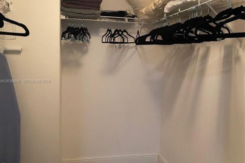 Condo in Miami, Florida, 1 bedroom  № 2086907 - photo 6
