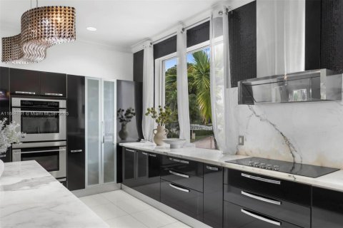 Townhouse in Aventura, Florida 4 bedrooms, 399.48 sq.m. № 2012237 - photo 21