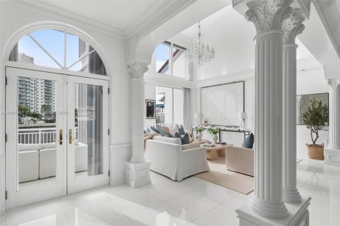 Townhouse in Aventura, Florida 4 bedrooms, 399.48 sq.m. № 2012237 - photo 10