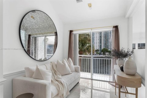 Townhouse in Aventura, Florida 4 bedrooms, 399.48 sq.m. № 2012237 - photo 30