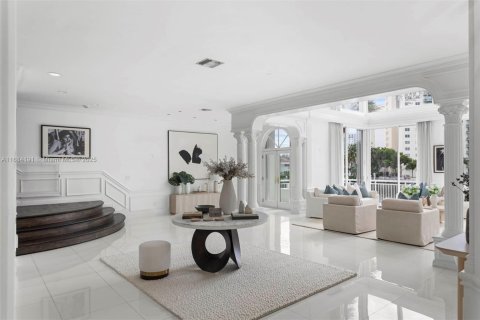 Townhouse in Aventura, Florida 4 bedrooms, 399.48 sq.m. № 2012237 - photo 11