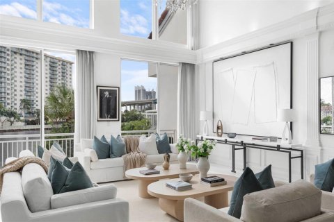 Townhouse in Aventura, Florida 4 bedrooms, 399.48 sq.m. № 2012237