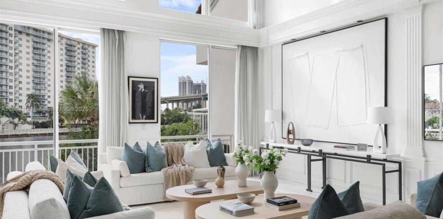 Townhouse in Aventura, Florida 4 bedrooms, 399.48 sq.m. № 2012237