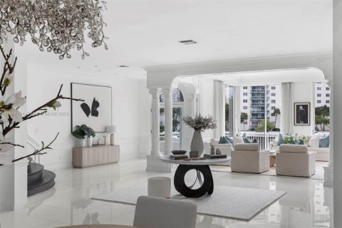 Townhouse in Aventura, Florida 4 bedrooms, 399.48 sq.m. № 2012237 - photo 25