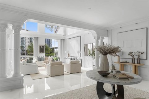 Townhouse in Aventura, Florida 4 bedrooms, 399.48 sq.m. № 2012237 - photo 4