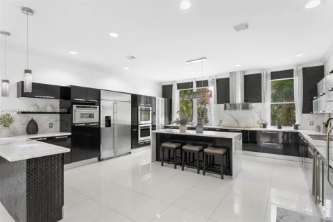 Townhouse in Aventura, Florida 4 bedrooms, 399.48 sq.m. № 2012237 - photo 20