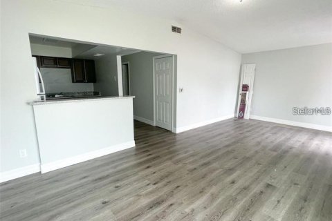 Apartment in Winter Haven, Florida 2 bedrooms, 84.91 sq.m. № 2395981 - photo 2