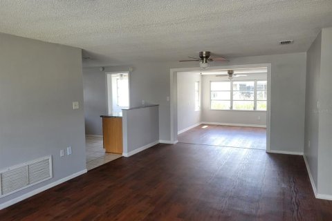 Casa en alquiler en Port Richey, Florida, 3 dormitorios, 120.77 m2 № 1916383 - foto 2