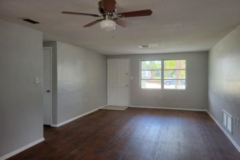 Casa en alquiler en Port Richey, Florida, 3 dormitorios, 120.77 m2 № 1916383 - foto 4