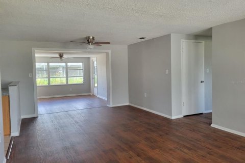 Casa en alquiler en Port Richey, Florida, 3 dormitorios, 120.77 m2 № 1916383 - foto 3