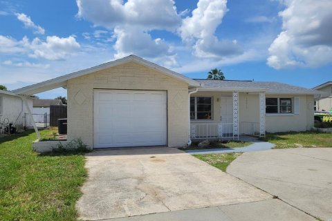 Casa en alquiler en Port Richey, Florida, 3 dormitorios, 120.77 m2 № 1916383 - foto 1