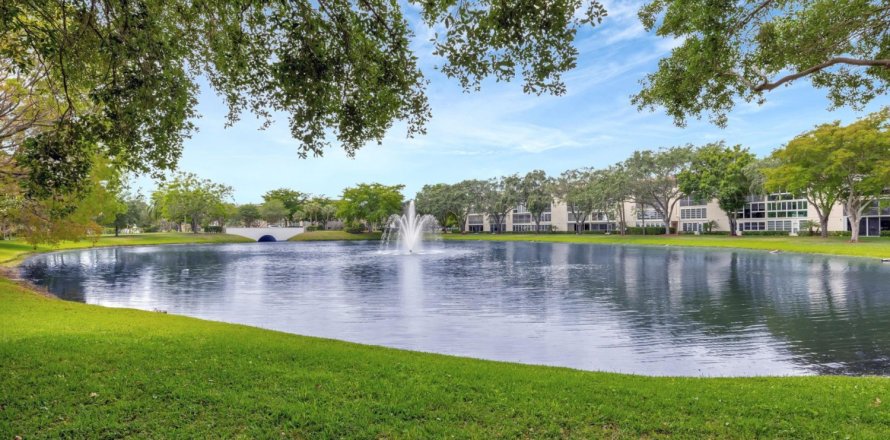 Condo in Coconut Creek, Florida, 2 bedrooms  № 1141568