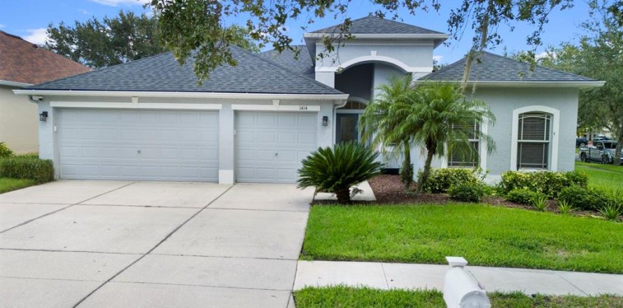 House in Valrico, Florida 4 bedrooms, 213.12 sq.m. № 1885023