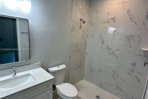 House in Port Charlotte, Florida 3 bedrooms, 128.11 sq.m. № 1950849 - photo 6