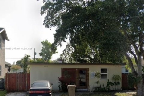 House in Davie, Florida 2 bedrooms, 70.98 sq.m. № 1738351 - photo 1