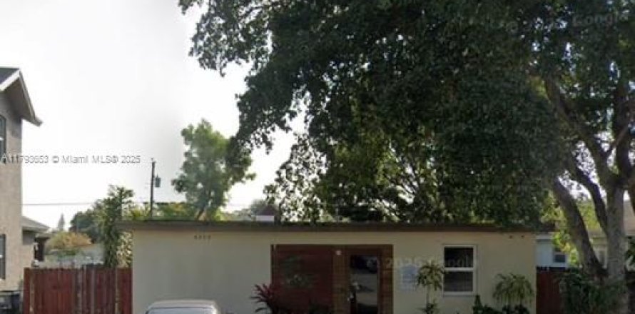 House in Davie, Florida 2 bedrooms, 70.98 sq.m. № 1738351