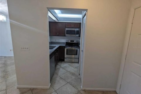 Condo in Orlando, Florida, 2 bedrooms  № 1374052 - photo 10