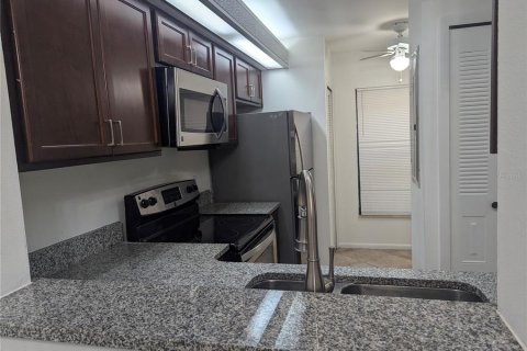 Condo in Orlando, Florida, 2 bedrooms  № 1374052 - photo 13
