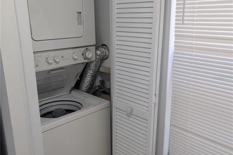 Condo in Orlando, Florida, 2 bedrooms  № 1374052 - photo 15