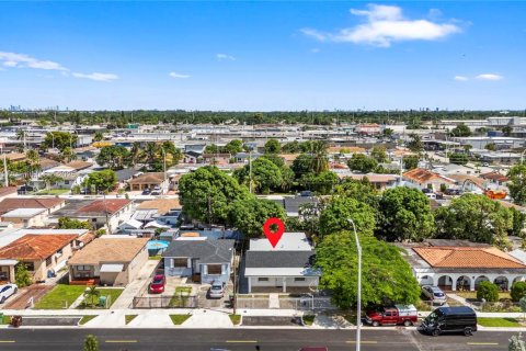 Casa en venta en Hialeah, Florida, 3 dormitorios, 134.89 m2 № 1944025 - foto 1