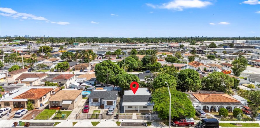 Casa en Hialeah, Florida 3 dormitorios, 134.89 m2 № 1944025