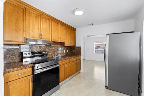 Casa en venta en Hialeah, Florida, 3 dormitorios, 134.89 m2 № 1944025 - foto 24